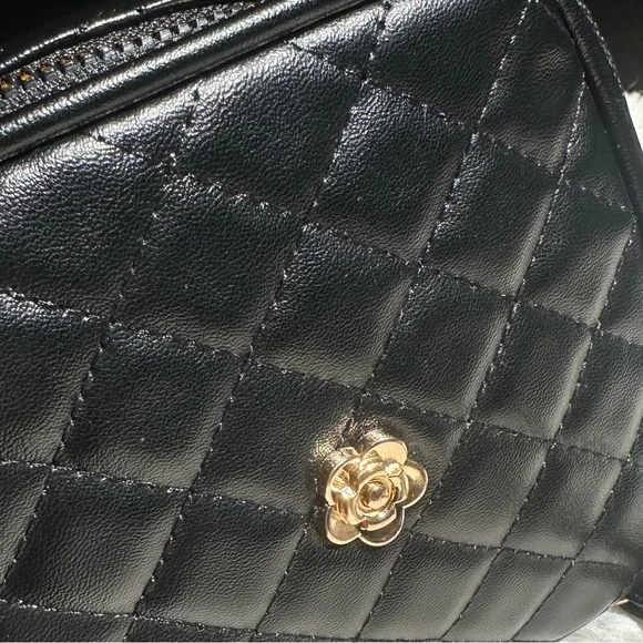 Elegant 2 Piece Black Quilted Women's Bag Set - Picture 5 of 13